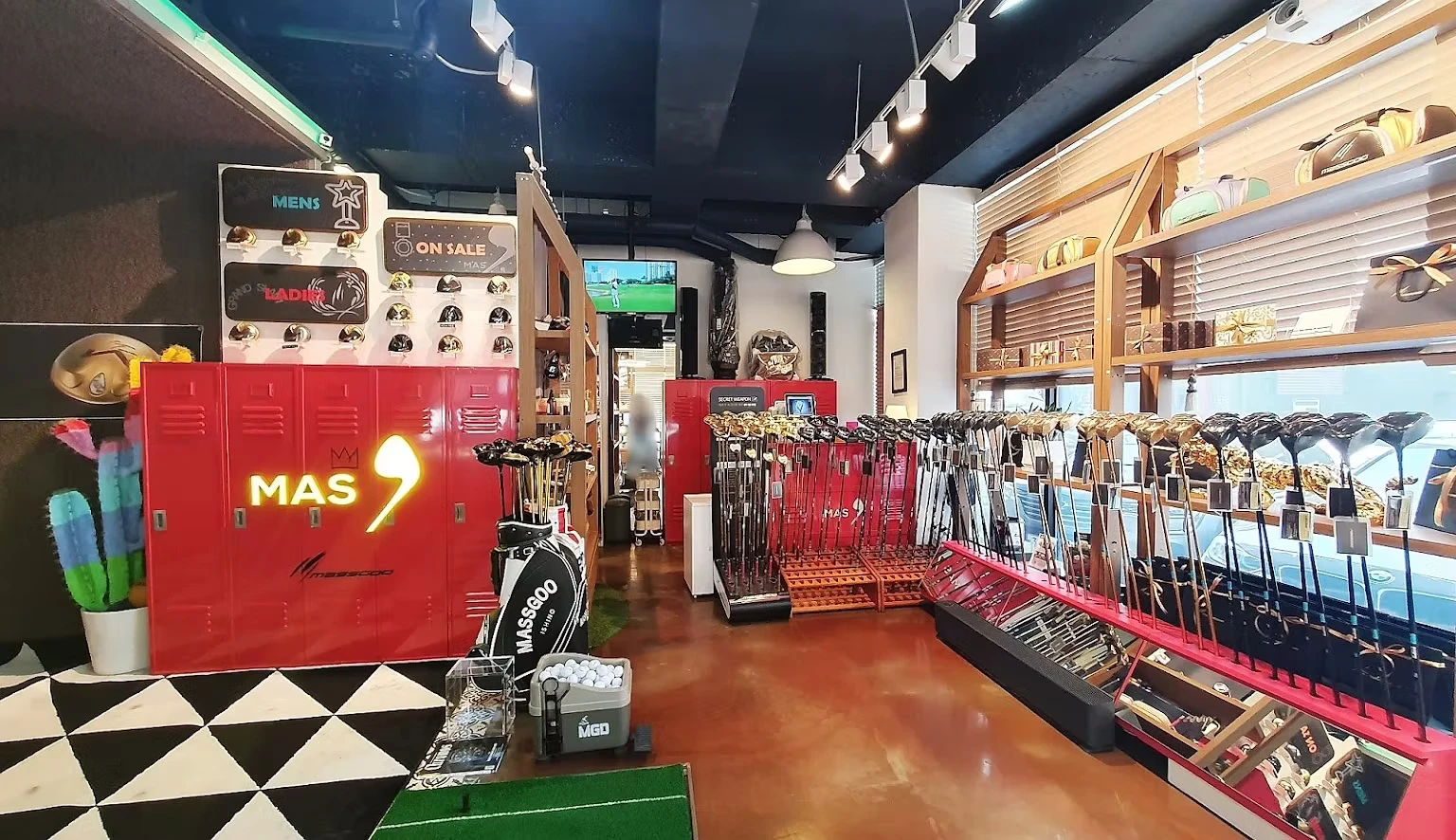 마쓰구 수원본점 내부 제품 진열